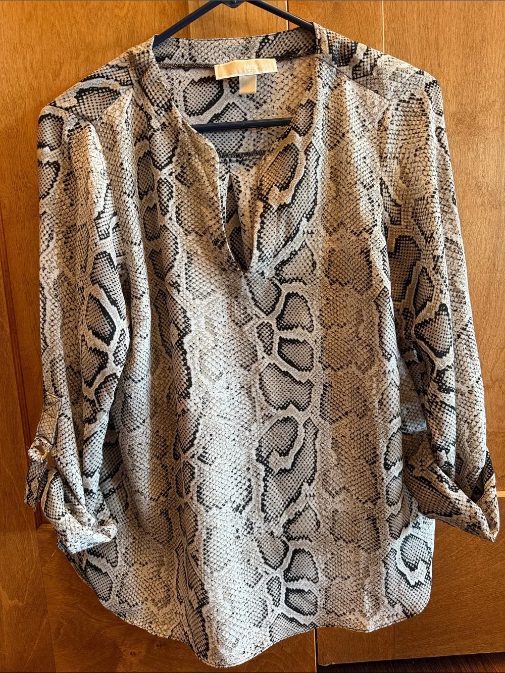 Michael Kors Taupe Snake-Print Split V-Neck Blouse sz M